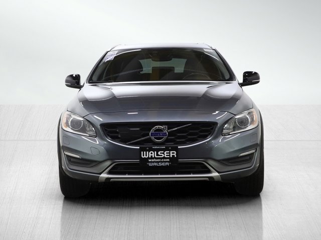 2016 Volvo V60 Cross Country T5 Platinum Image 2 of 30