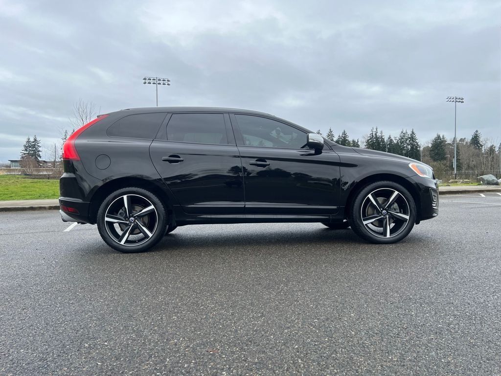 2016 Volvo XC60 T6 Drive-E R-Design Image 3 of 30