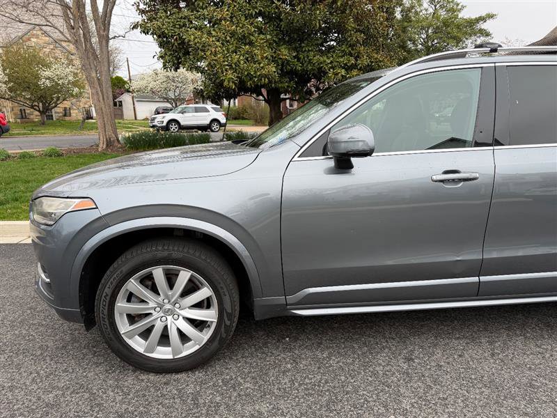 2016 Volvo XC90 T6 Momentum Image 2 of 42