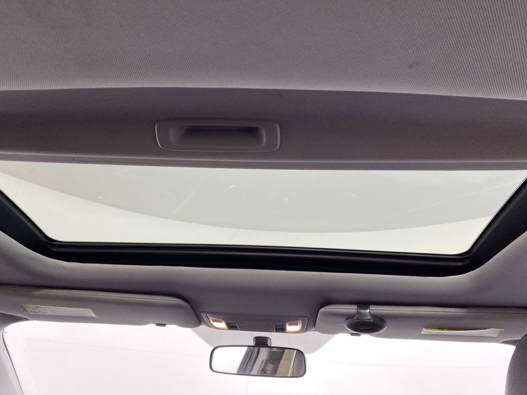 Vehicle image 15 of 36