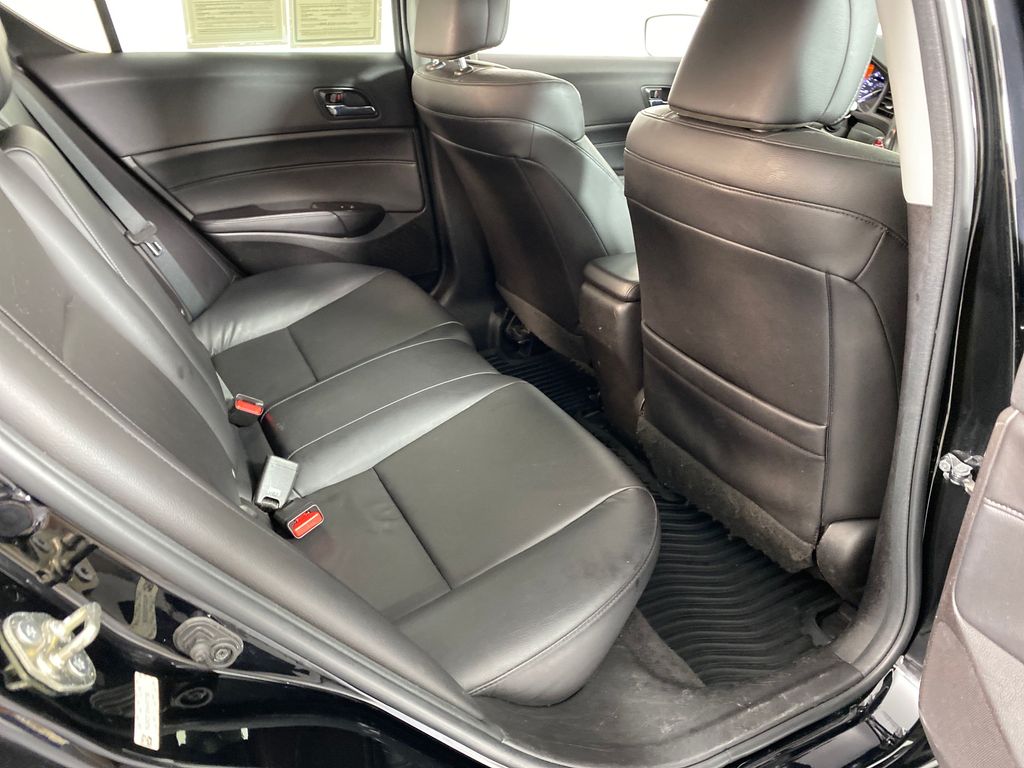 Vehicle image 17 of 36
