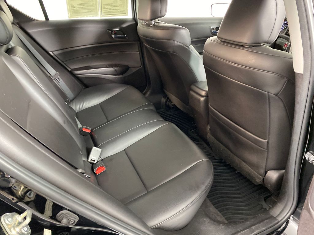 Vehicle image 13 of 36