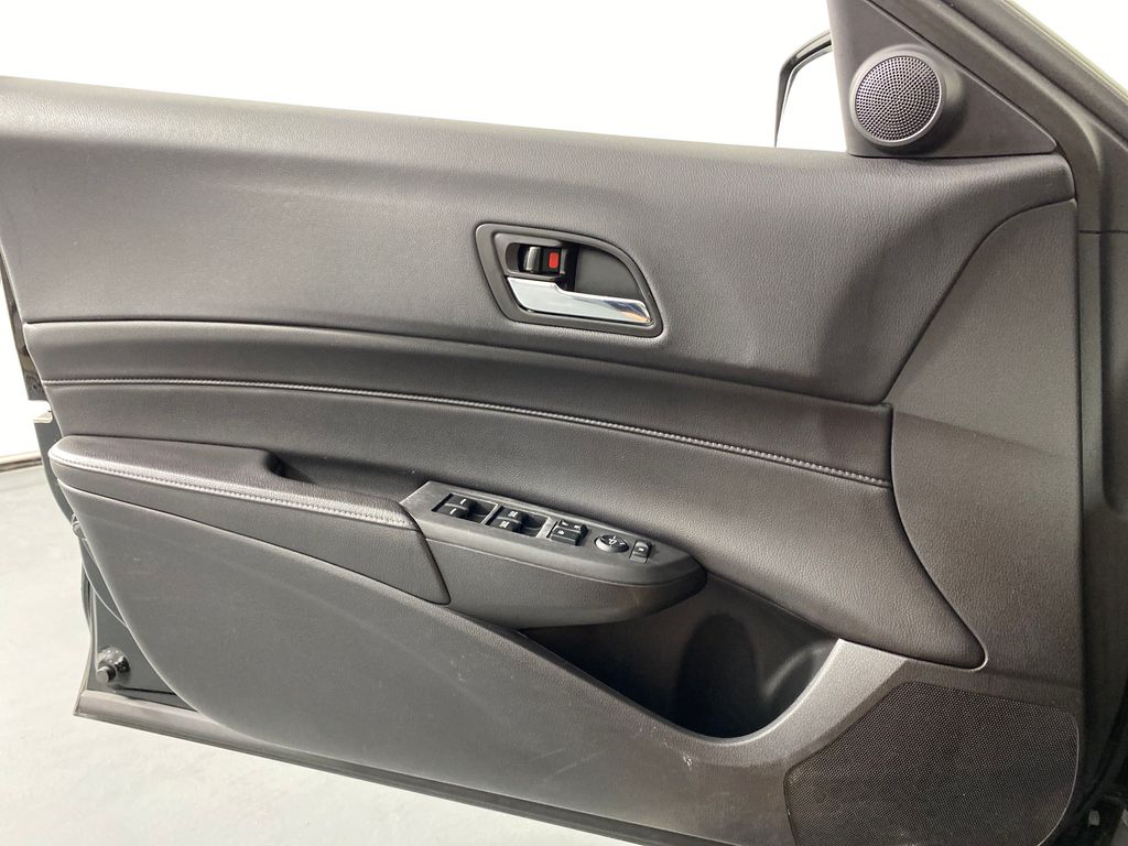 Vehicle image 29 of 36