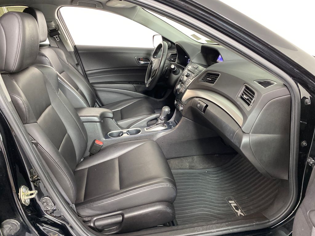 Vehicle image 11 of 36