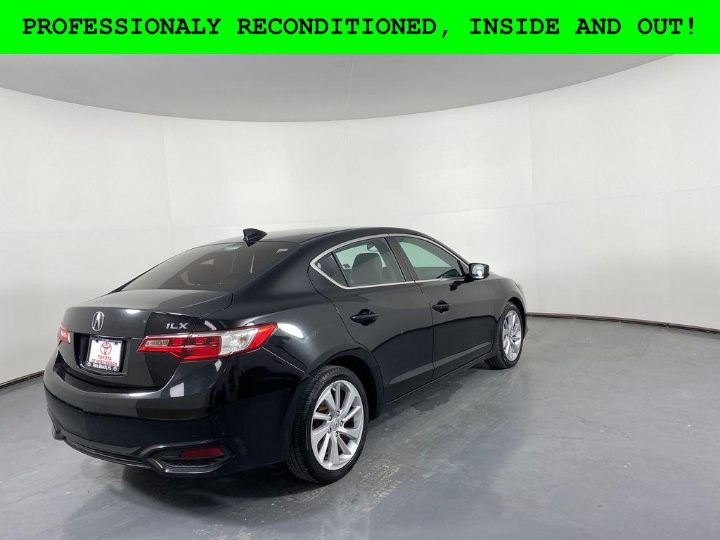 Vehicle image 8 of 36