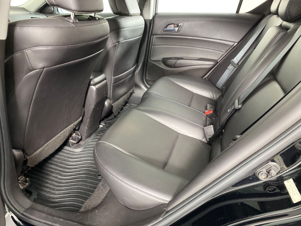 Vehicle image 18 of 36