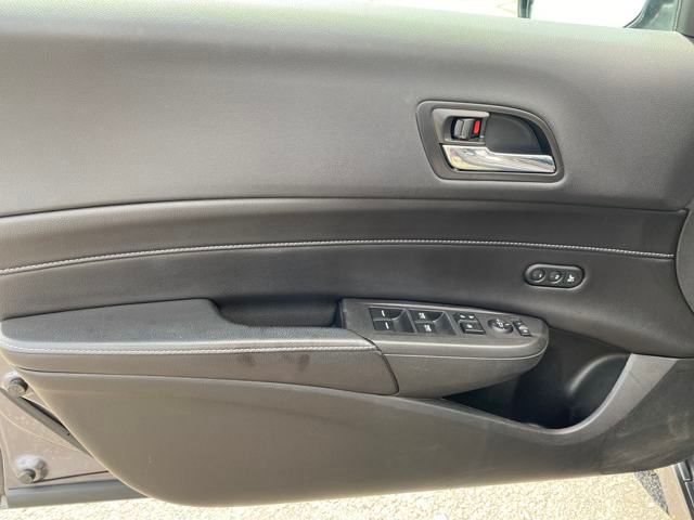Vehicle image 17 of 28