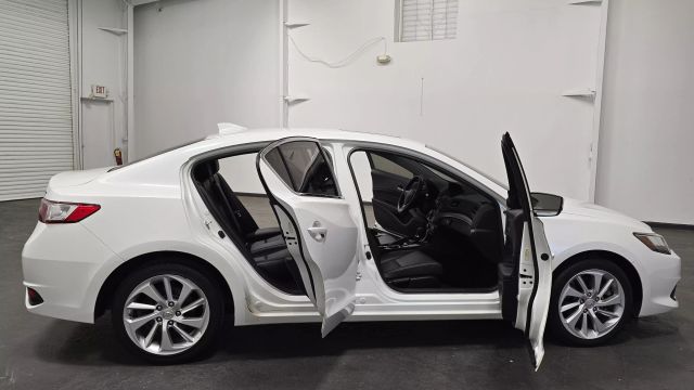 2017 Acura ILX Acurawatch Plus Image 8 of 28