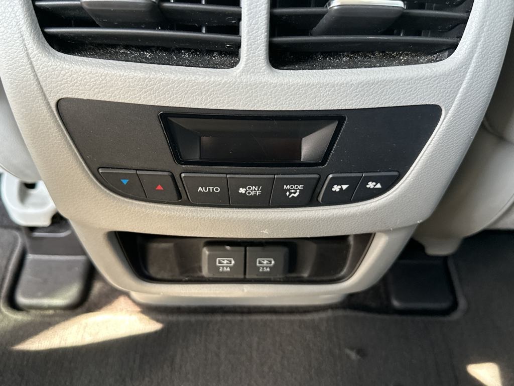 Vehicle image 10 of 23