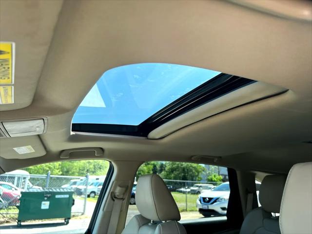 Vehicle image 19 of 30
