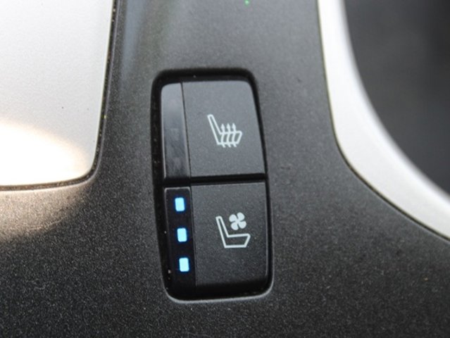 Vehicle image 15 of 29
