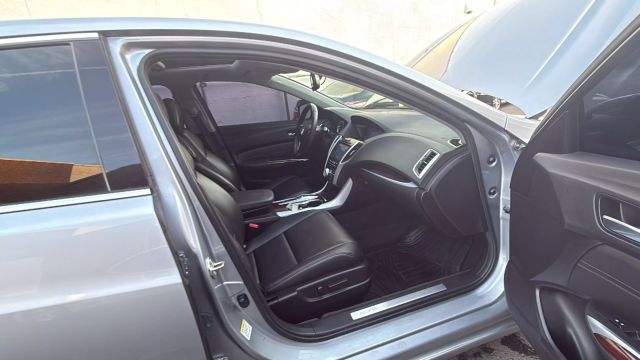 Vehicle image 24 of 30