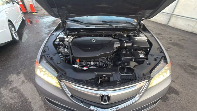 Vehicle image 23 of 30