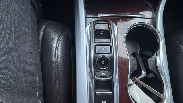 Vehicle image 19 of 30