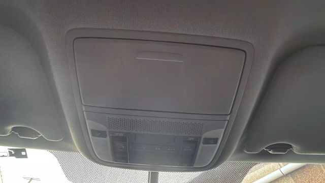 Vehicle image 21 of 30