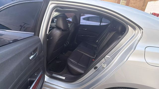 Vehicle image 26 of 30