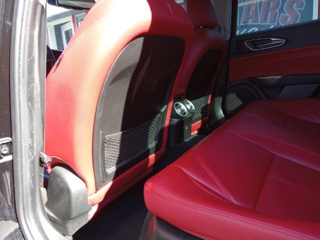 Vehicle image 25 of 39