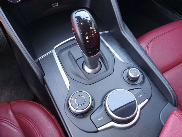 Vehicle image 20 of 39