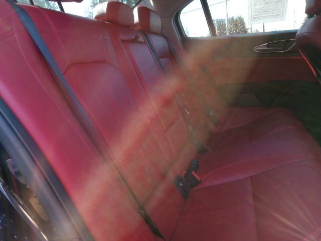 Vehicle image 27 of 39