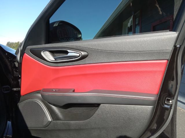Vehicle image 36 of 39