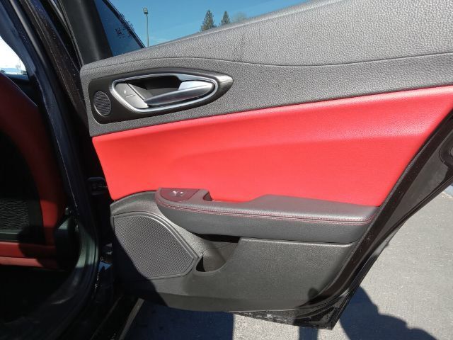 Vehicle image 28 of 39