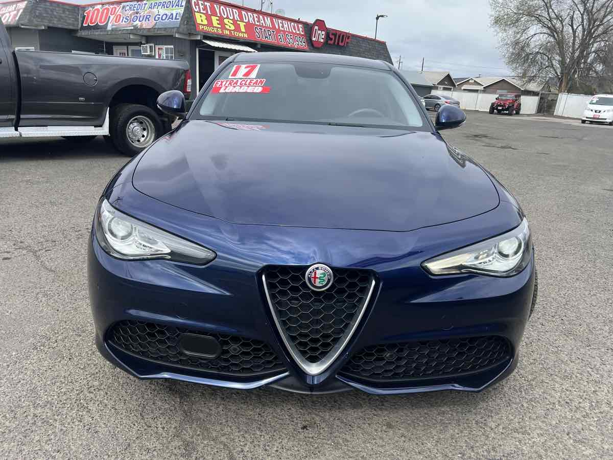 Vehicle image 6 of 12