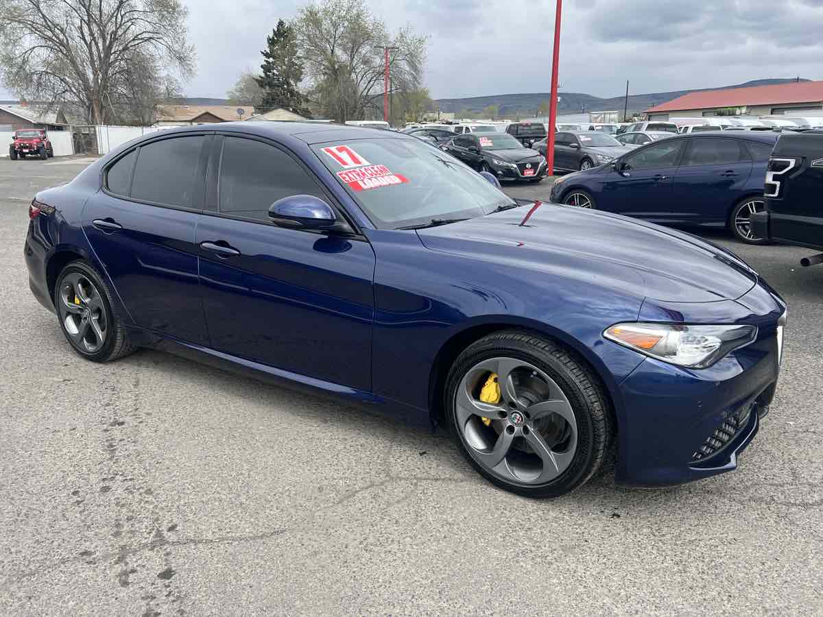 Vehicle image 4 of 12