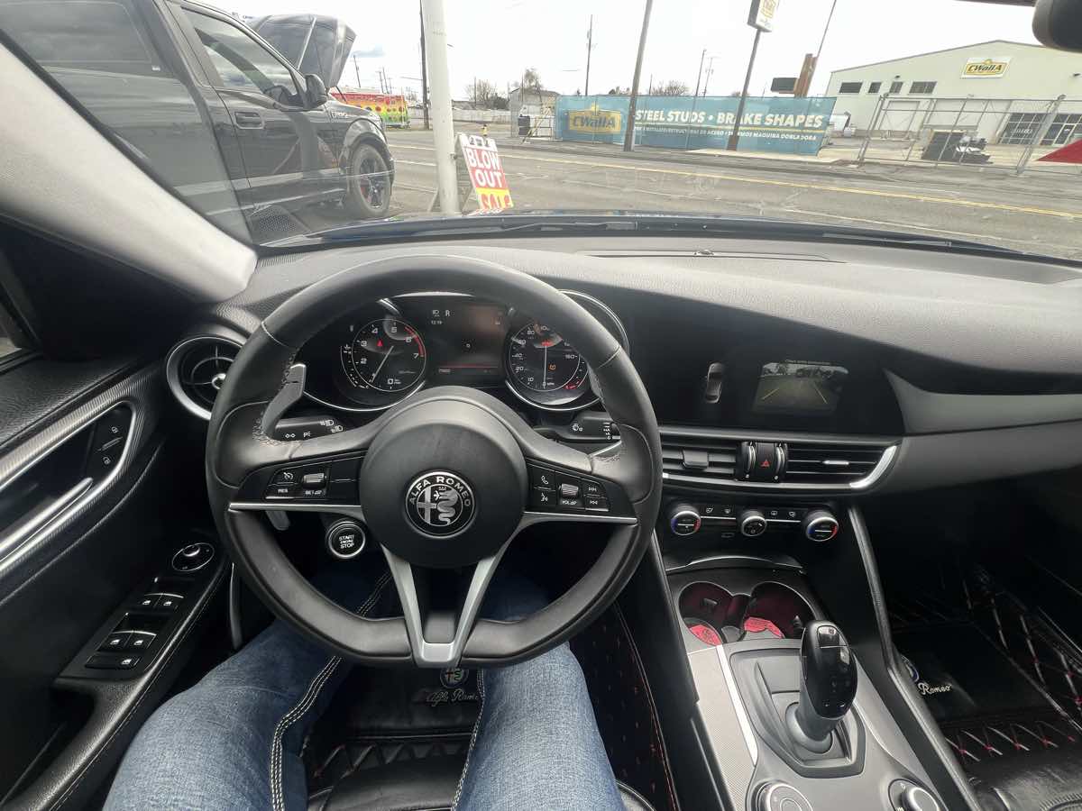 Vehicle image 10 of 12