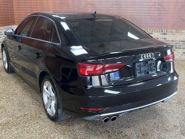 Vehicle image 8 of 31