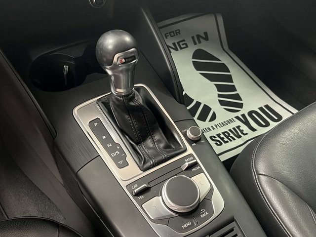 Vehicle image 17 of 31