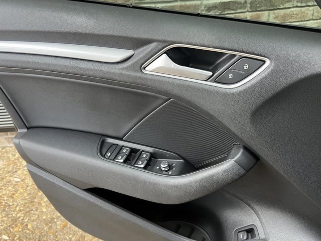 Vehicle image 28 of 31