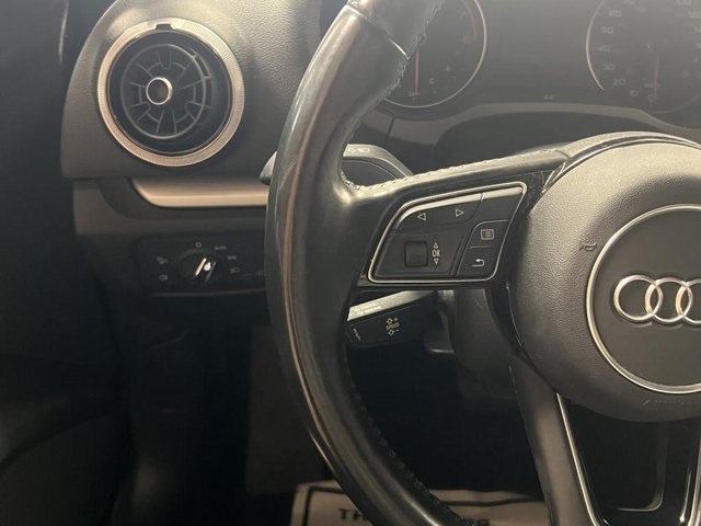 Vehicle image 18 of 31
