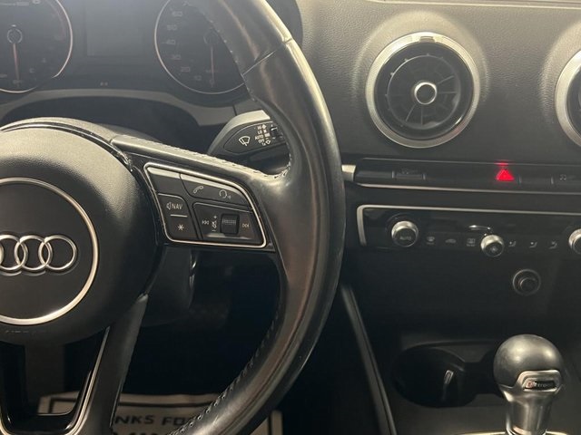 Vehicle image 19 of 31