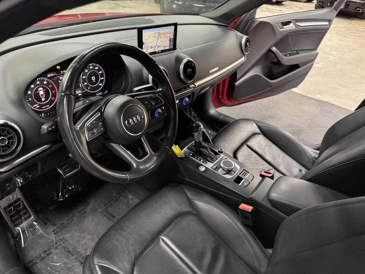 Vehicle image 33 of 59