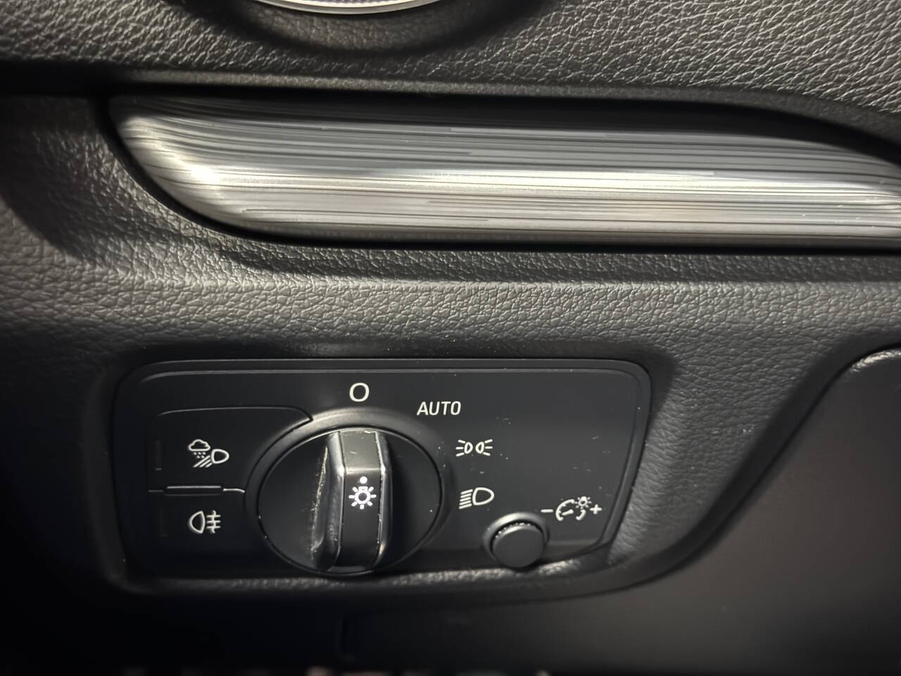 Vehicle image 31 of 59