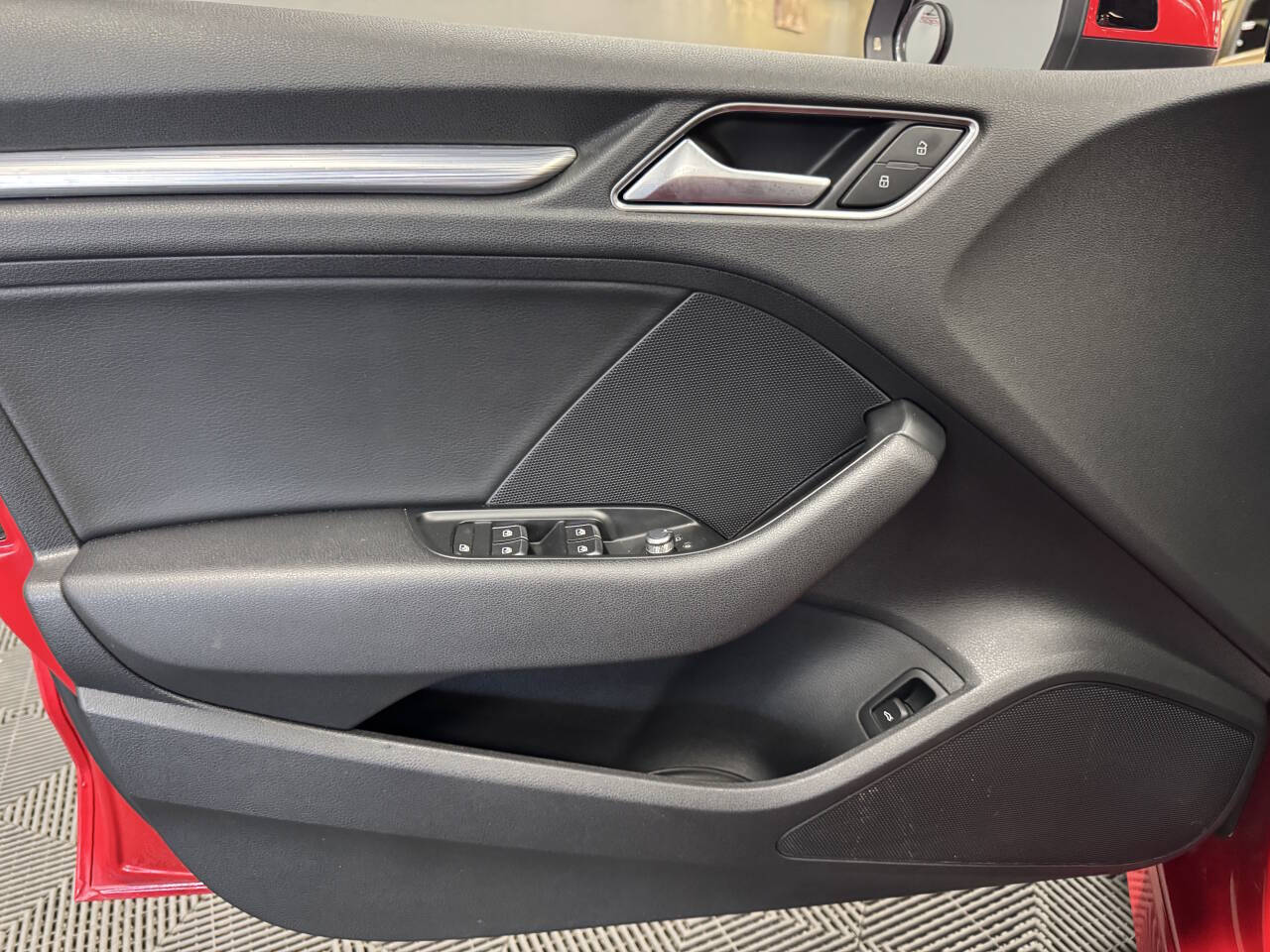 Vehicle image 39 of 59