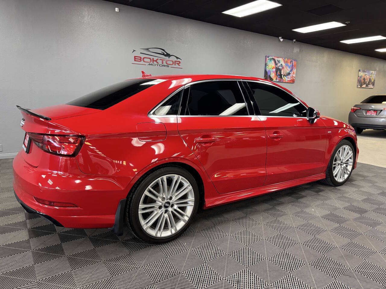 Vehicle image 11 of 59