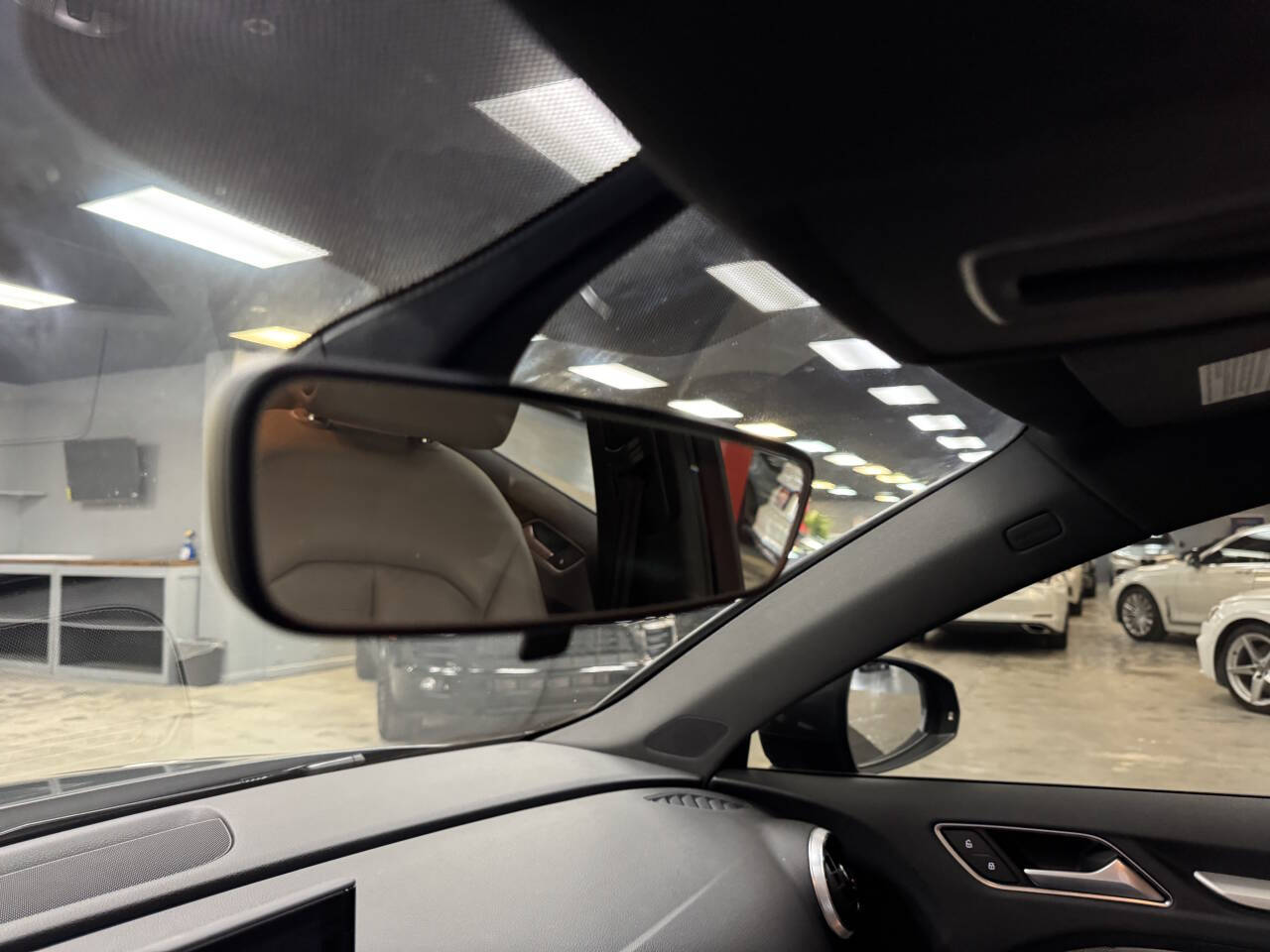 Vehicle image 31 of 59