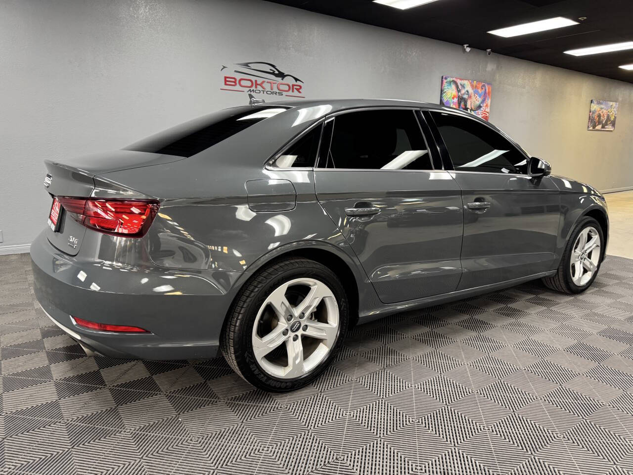 Vehicle image 10 of 59