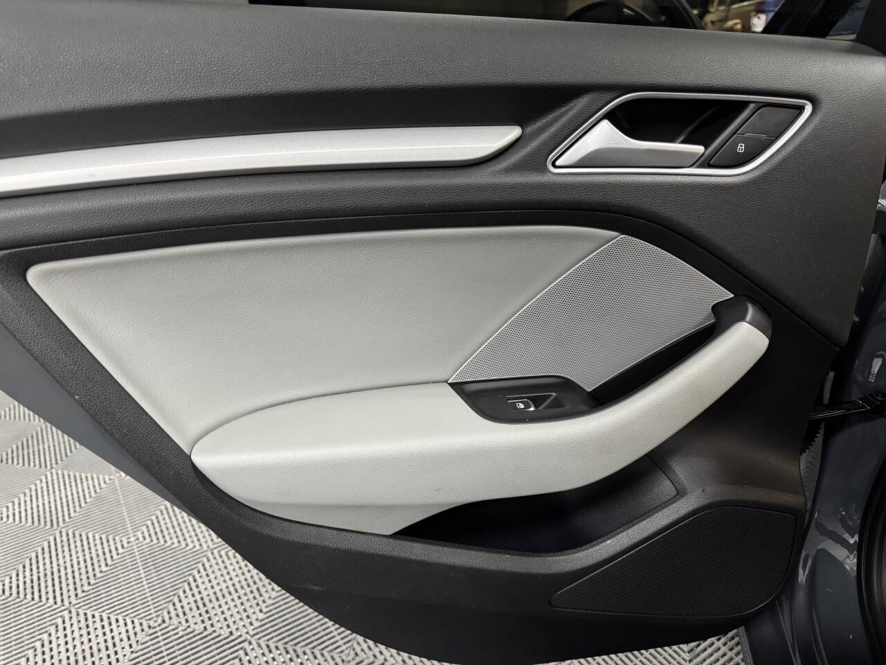 Vehicle image 45 of 59