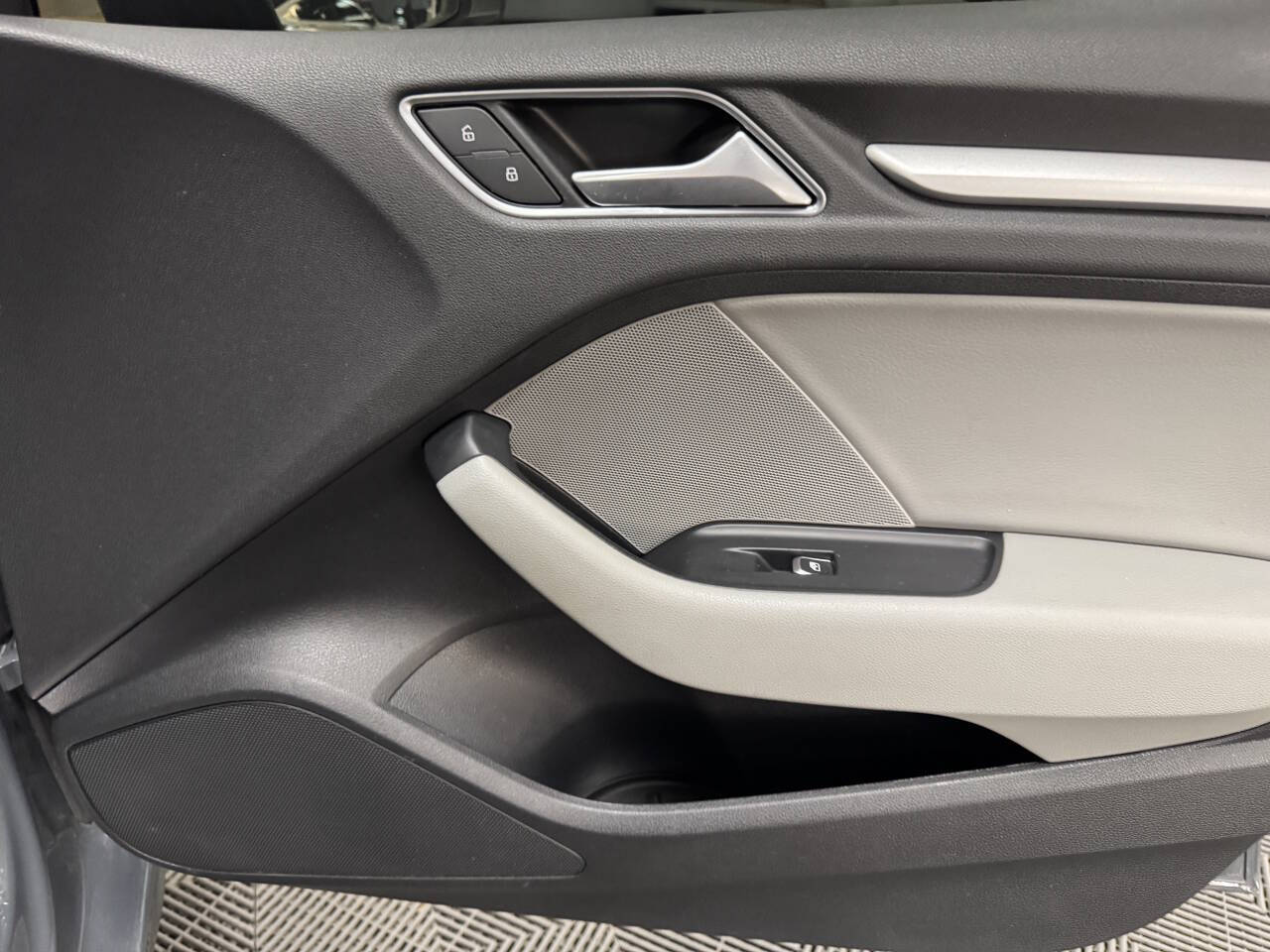 Vehicle image 36 of 59