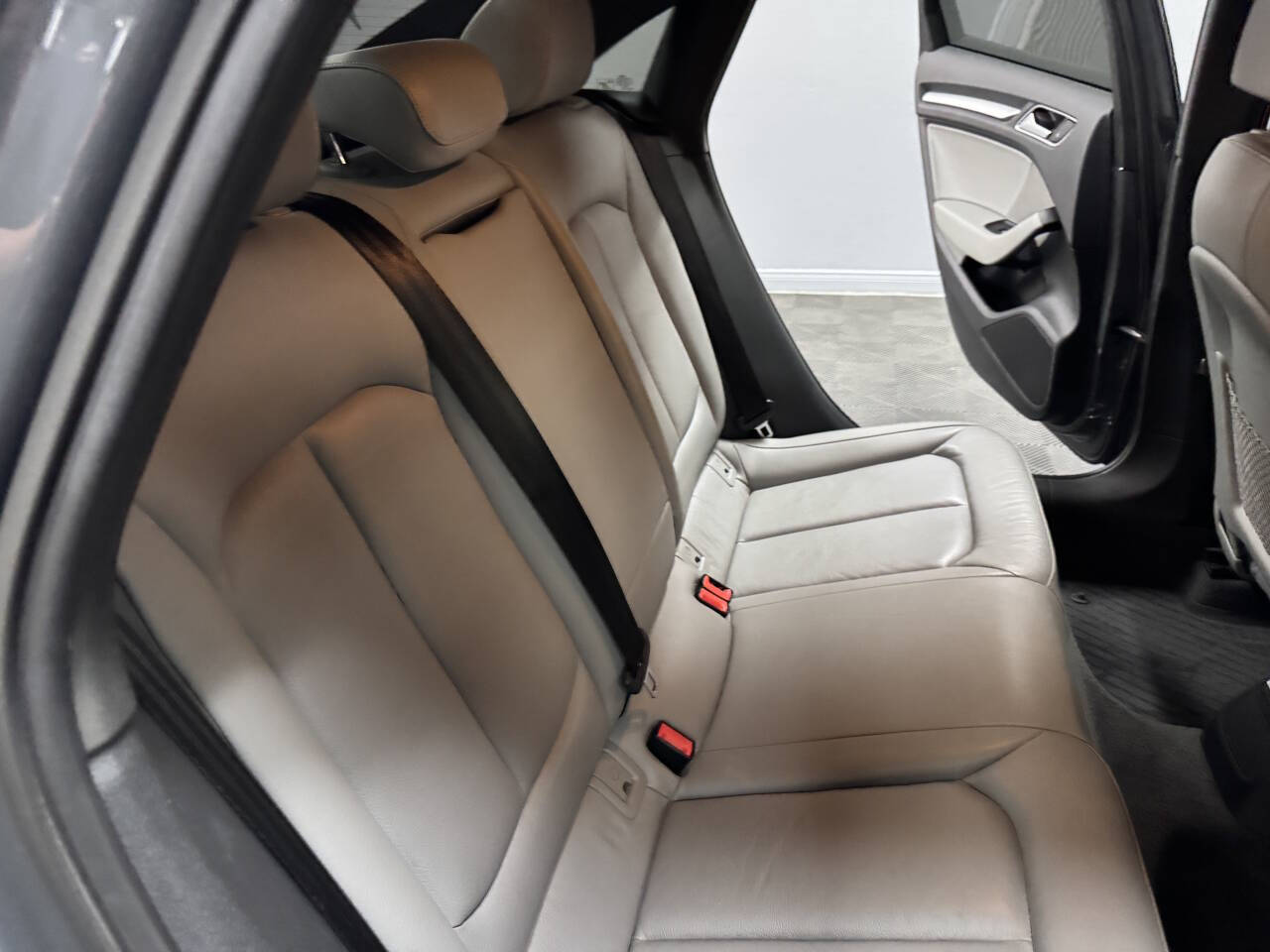 Vehicle image 41 of 59
