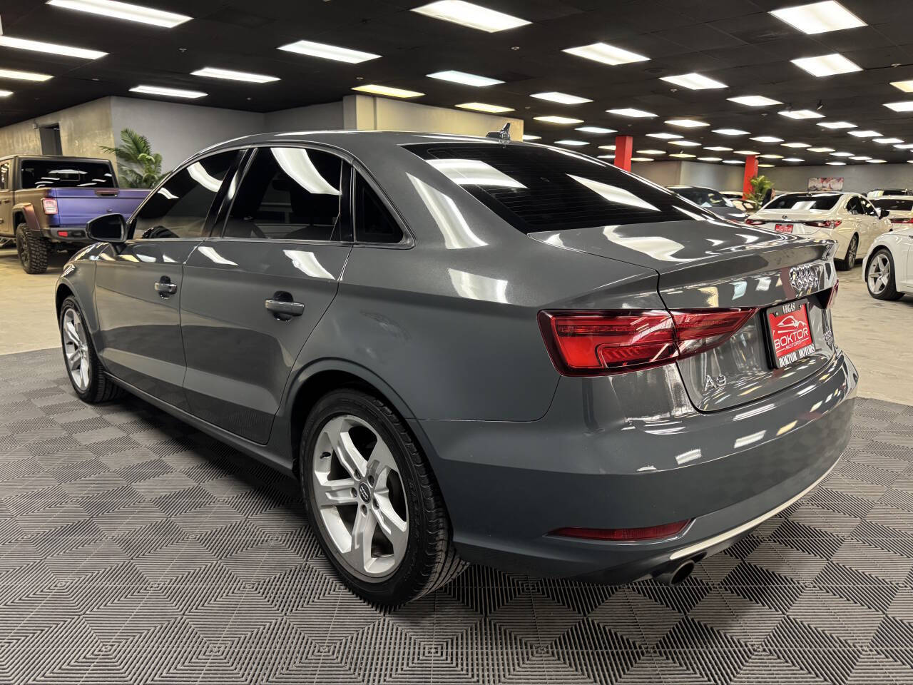 Vehicle image 11 of 59