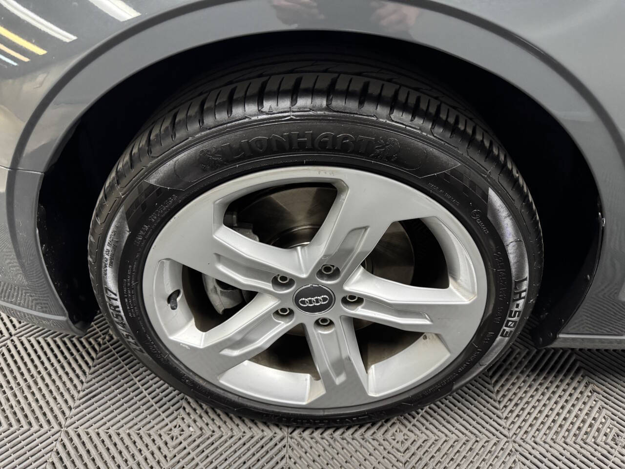 Vehicle image 19 of 59