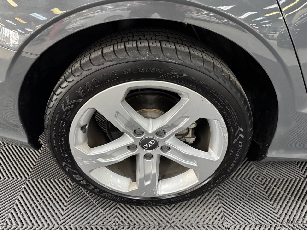 Vehicle image 21 of 59