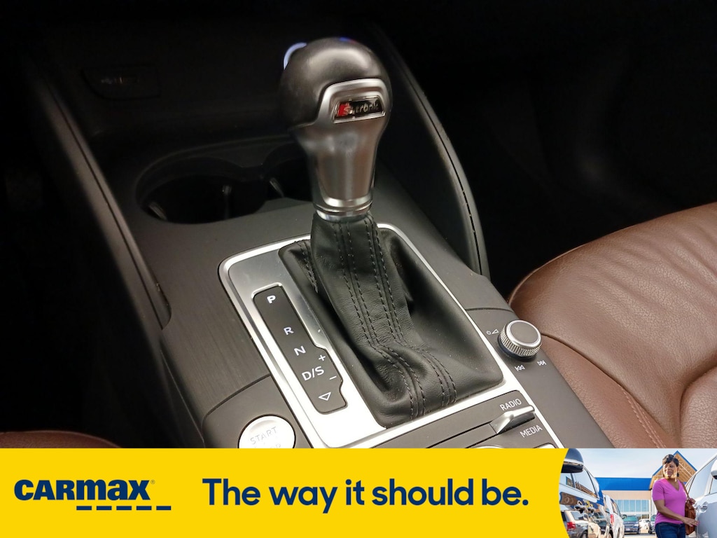 Vehicle image 21 of 28