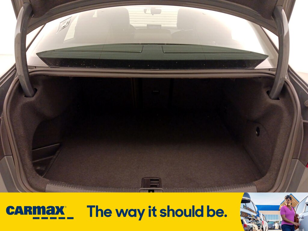 Vehicle image 10 of 28