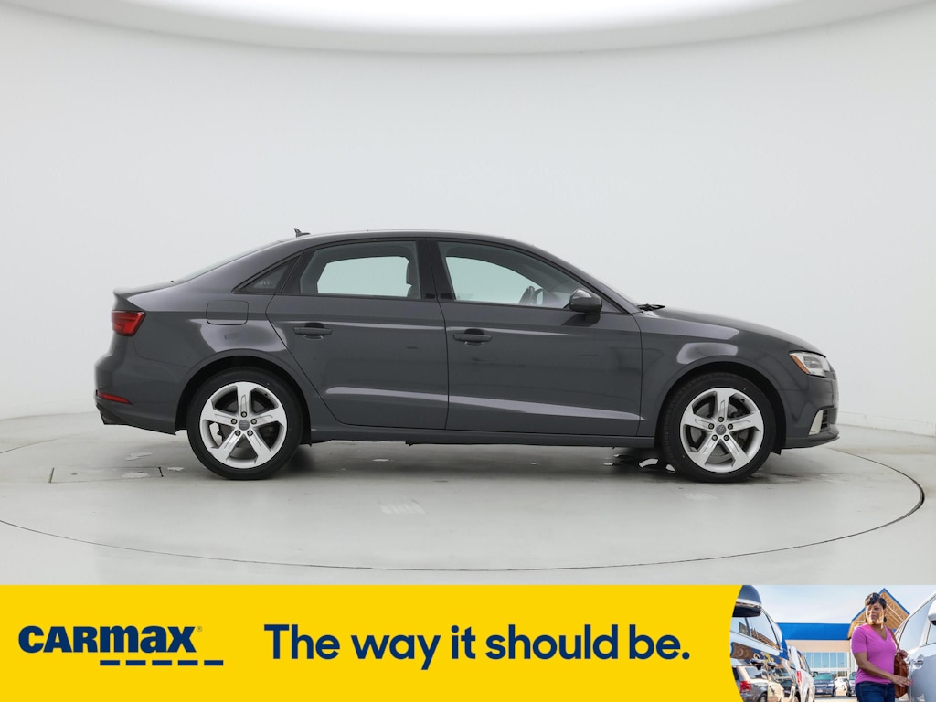 Vehicle image 4 of 28