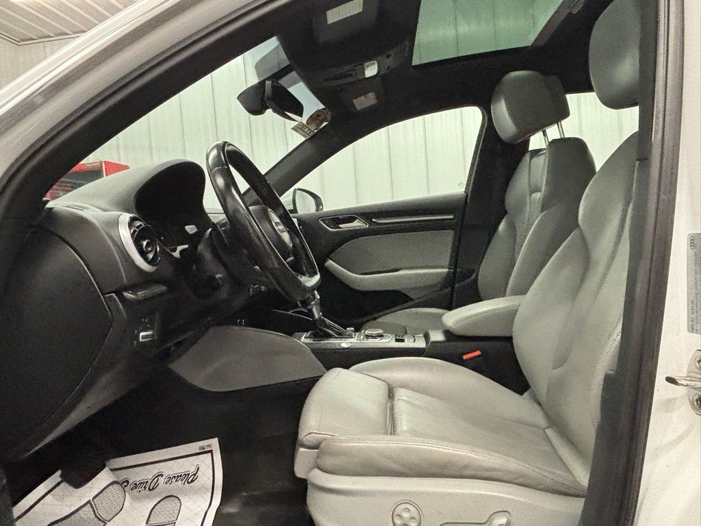 Vehicle image 8 of 17