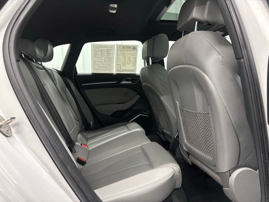 Vehicle image 6 of 17